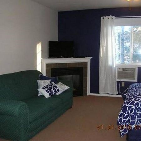 Mccracken Country Inn Хинтон Экстерьер фото