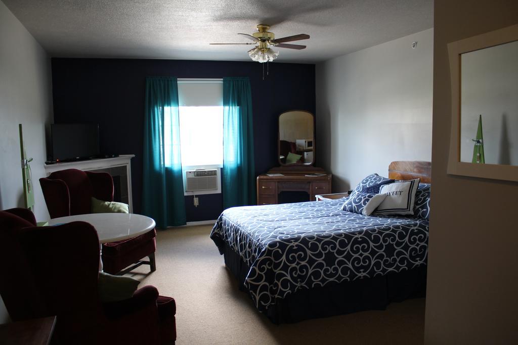 Mccracken Country Inn Хинтон Экстерьер фото