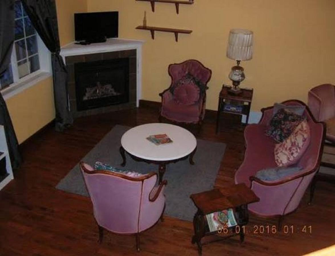 Mccracken Country Inn Хинтон Экстерьер фото