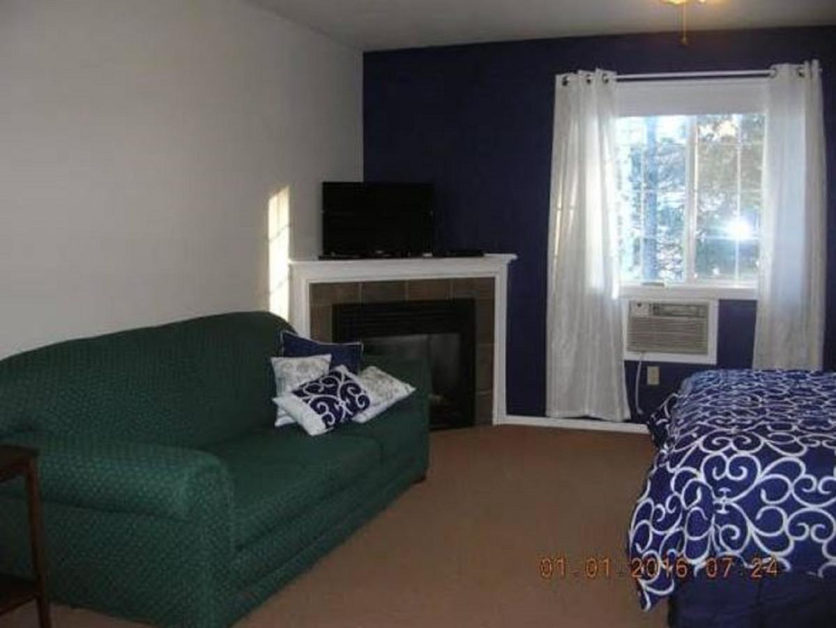 Mccracken Country Inn Хинтон Экстерьер фото