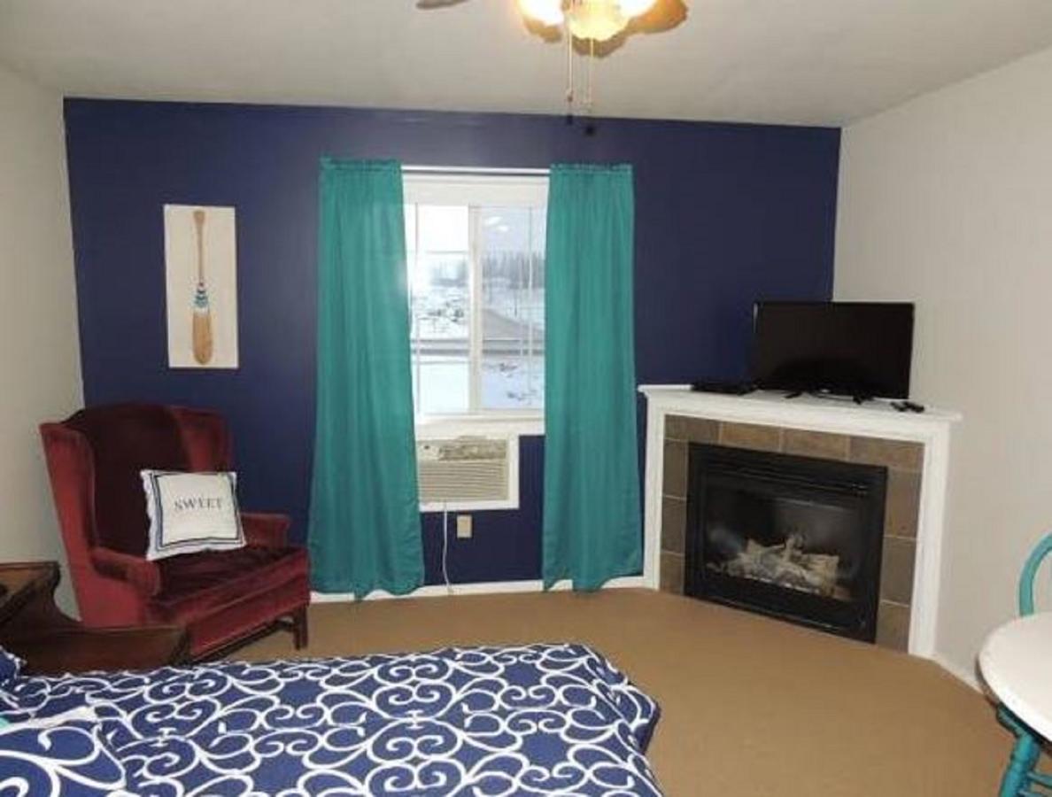 Mccracken Country Inn Хинтон Экстерьер фото