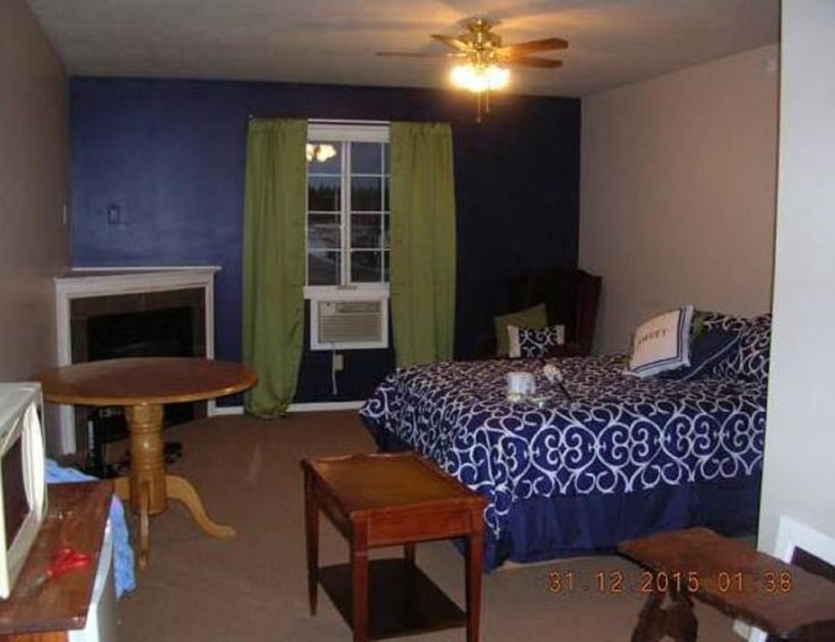 Mccracken Country Inn Хинтон Экстерьер фото