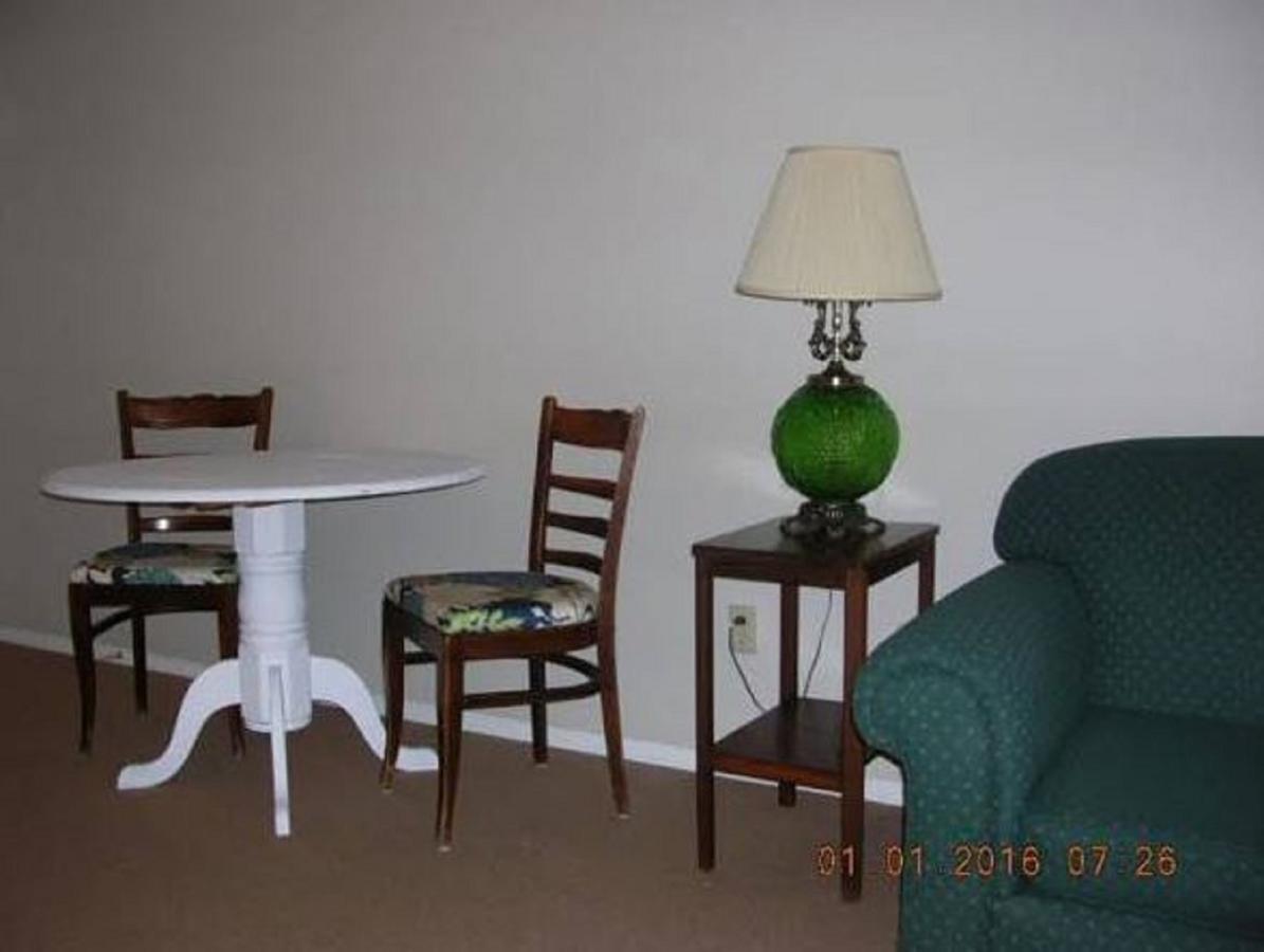 Mccracken Country Inn Хинтон Экстерьер фото