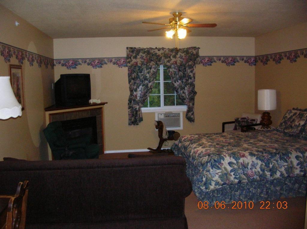Mccracken Country Inn Хинтон Номер фото
